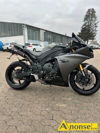 Anonse YAMAHA YZF-R1, 2015r., Yamaha YZF-R1-2015 Bardzo dobrze utrzymany Yamaha R1 RN225 Facelift w matowym szarym kolorze z wieloma akcesoriami. 1