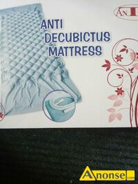 Anonse MATERAC, Materac przeciwodleynowy, bbelkowy z cich pomp elektryczn 230V/7W. Pobr prdu 7 WaObcienie:30-130 kg Wymiary:90/200/7cm K