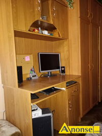 Anonse BIURKO Z NADSTAWK, kolor orzechowy, Biurko wys 77 szer 100 g 55. Nadstawka wys 110 szer 100 g 33., stan bardzo dobry, c.250z do uzg.. LU