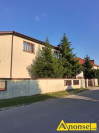 Anonse AKOWICE, dom 200m<sup>2</sup>, 1-pitrowy, na dziace 502m<sup>2</sup>, do zamieszkania od zaraz, do zamieszkania, pokoje: 6, ocieplony, gara, umeblowany, drzew