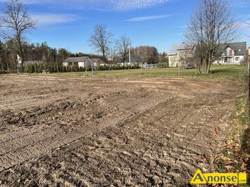 Anonse JASTRZ�B, dzia�ka 1066m<sup>2</sup>, budowlana, spokojna okolica, pierwsza w pasie zabudowy, wjazd z drogi asfaltowej, atrakcyjne po�o�enie, ogrodzona,