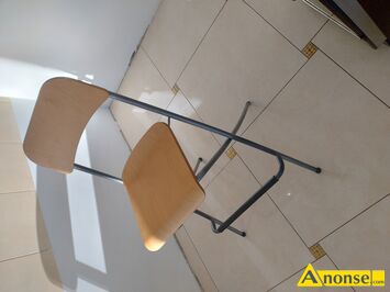 Anonse KRZES�O, kolor sosnowy, u�ywane, dwa hokery sk�adane w bardzo dobrym stanie, stan idealny, c.75z�. KIELCE