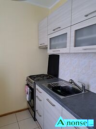 Anonse OS.POBITNO, RZESZ�W, M-2, 27m<sup>2</sup>, p. 2/4, dla os�b pracuj�cych, po remoncie, Mieszkanie kawalerka do wynaj�cia z balkonem, znajduje sie na 2 p