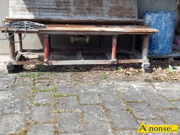 Anonse STӣ WIBRACYJNY., Sprzedam st� wibracyjny o wym. 100x230.do produkcji wyrob�w betonowych., stan dobry, c.2.000z�. RADOM