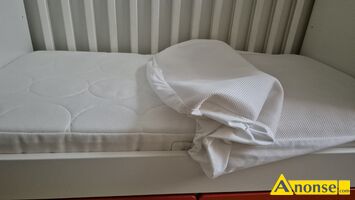 Anonse �ӯECZKO, Sprzedam ��eczko z materacem i pokrowcem w bardzo dobrym stanie plus akcesoria np prze�cierad�a, stan bardzo dobry, c.400z�. RADO