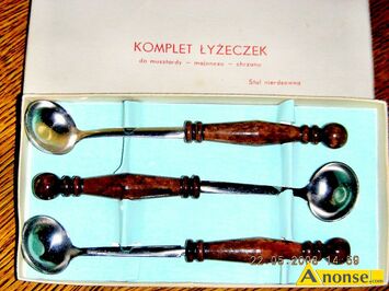 Anonse - OKAZJA-SZTUĆCE RETRO Z OKRESU PRL DO PRZYSTAWEK I, wykonane ze stali nierdzewnej i drewnianą rączką. Pięć kompletów zapakowane w oryginalne Anonse OKAZJA-SZTUĆCE RETRO Z OKRESU PRL DO PRZYSTAWEK I, wykonane ze stali nierdzewnej i drewnianą rączką. Pięć kompletów zapakowane w oryginalne