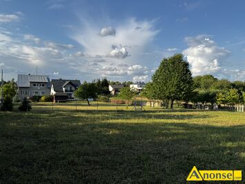Anonse JASTRZ�B, dzia�ka 1000m<sup>2</sup>, budowlana, pierwsza w pasie zabudowy, wjazd z drogi asfaltowej, cz�ciowo ogrodzona, atrakcyjne po�o�enie, spokojn