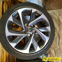 Anonse ALUFELGI TOYOTA, oryginalne fabryczne 17 x J7; 5 x 114,3; otw�r centr. 60,1mm; z czujnikami ci�nienia i oponami letnimi Michelin 215/45R17,