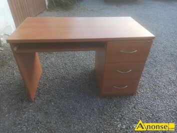 Anonse BIURKO, kolor buk, u�ywane, Oferuj� biurko klasyczne o rozmiarach 120 cm x 60 cm, stan dobry, c.100z�. PAWLIN