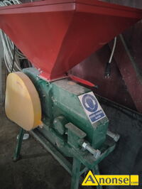 Anonse GNIOTOWNIK DO ZBO�A, U�ytkowany 3 lata, w sumie zgni�t� 3,5 tony zbo�a dla ryb. Dwa walce g�adkie o �rednicy 400 mm, rozstaw regulowany. Wys