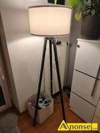 Anonse LAMPA, Lampa pod�ogowa tr�jn�g z kloszem bia�a z czarnymi n�kami, ma�o u�ywana, szybko sprzedam, stan idealny, c.130z�. LUBLIN 505-231-41
