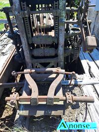 Anonse TRAK, Sprzedam trak pionowy, prze�wit 42 cm. Pos�w na falowniku, ta�moci�g do trocin, w�zki. Wi�cej informacji na telefon, stan dobry, c.14.